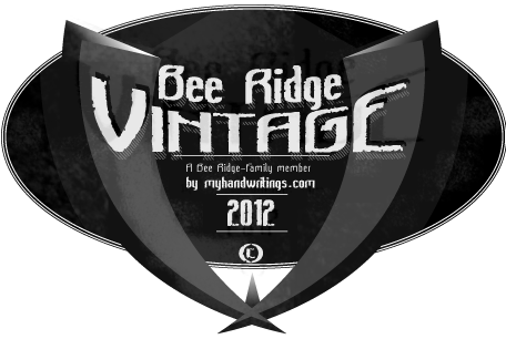 Bee Ridge Vintage Font